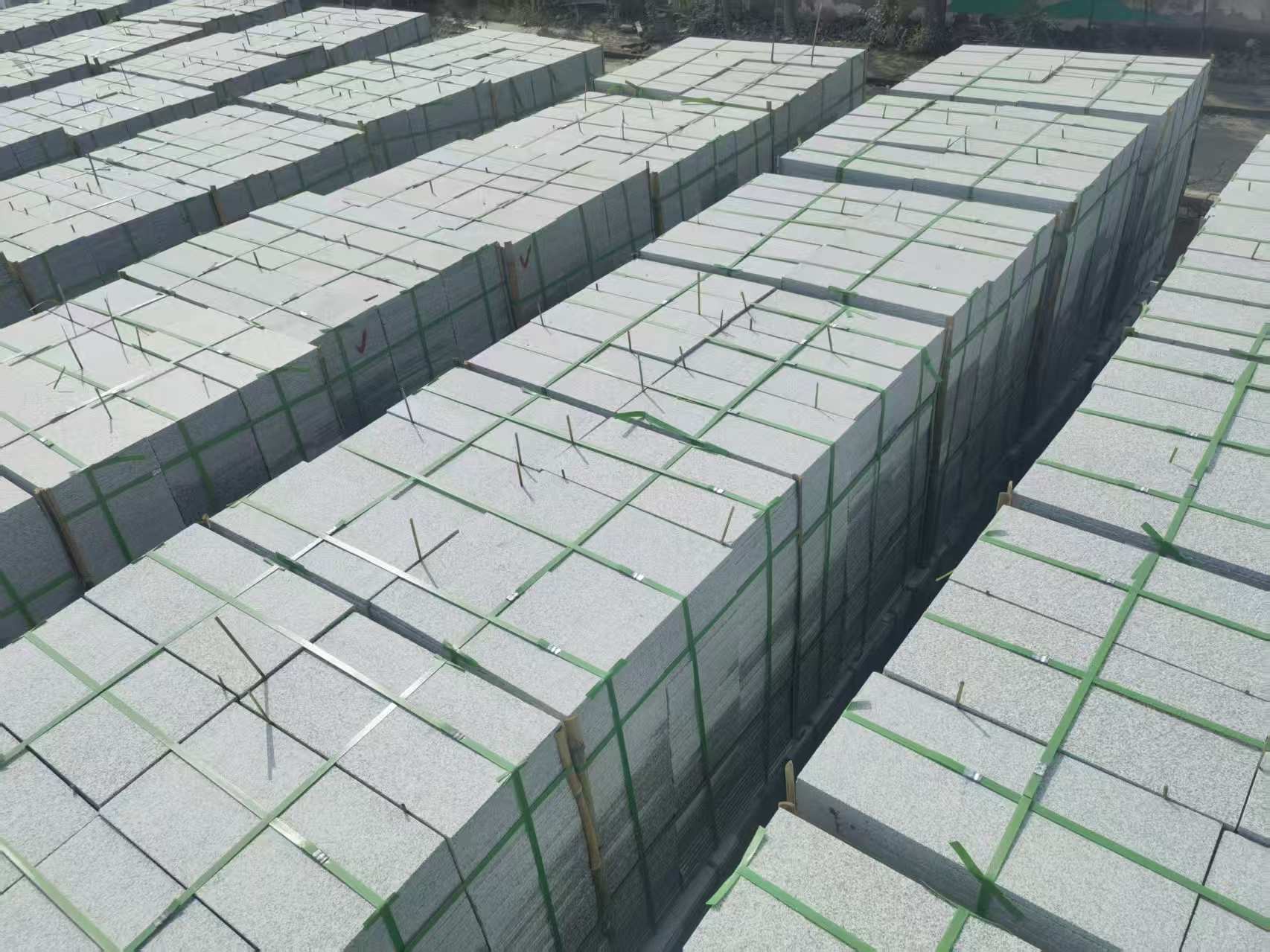 昆明 芝麻白1.8公分火烧300*600地铺，清仓大甩卖