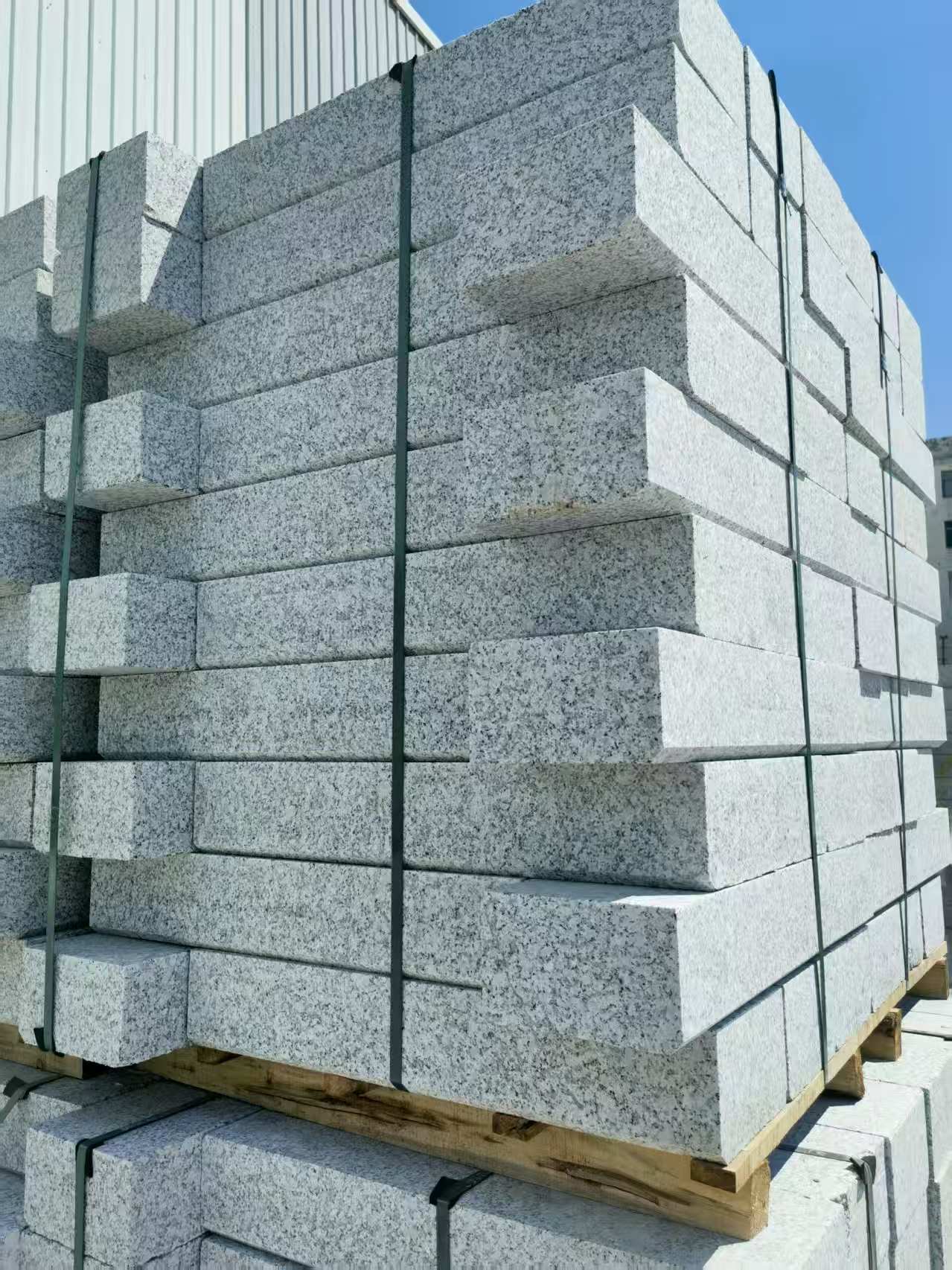 昆明 路沿石颜色均匀、尺寸标准