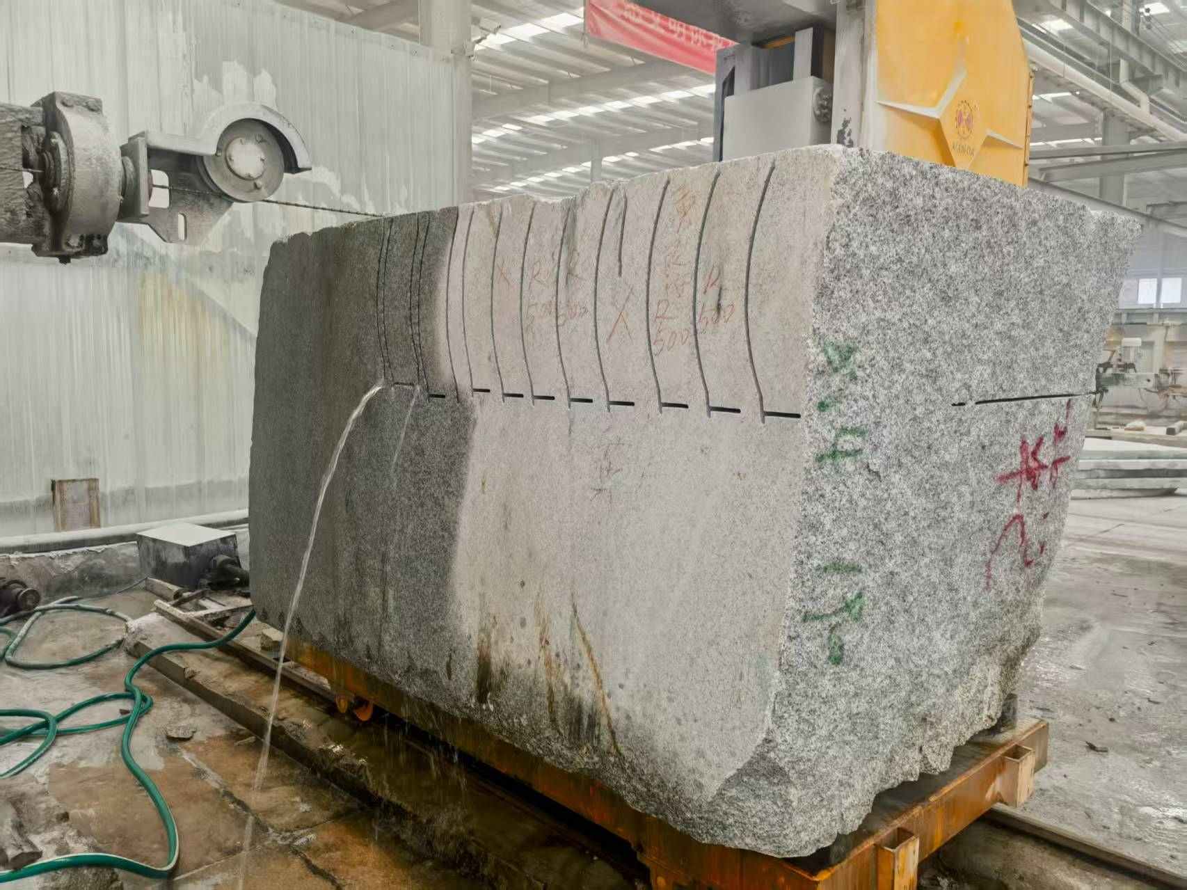 昆明 602，大花芙蓉白，绳锯加工弧形路沿石