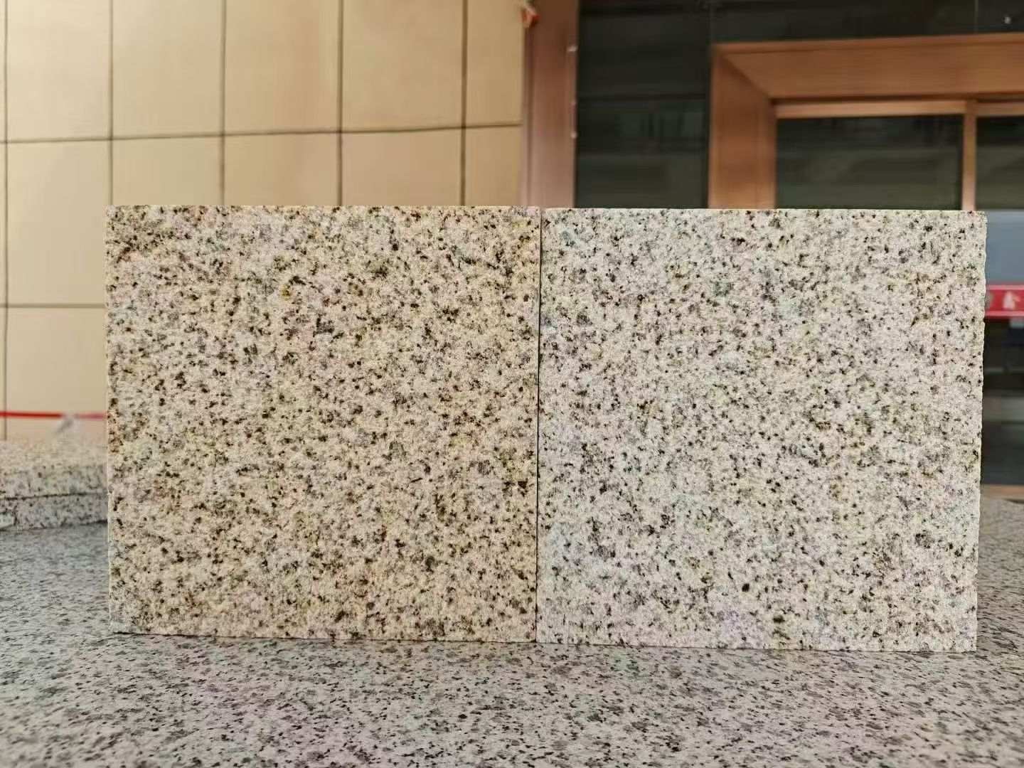 昆明 黄金麻荔枝面，中黄与浅黄