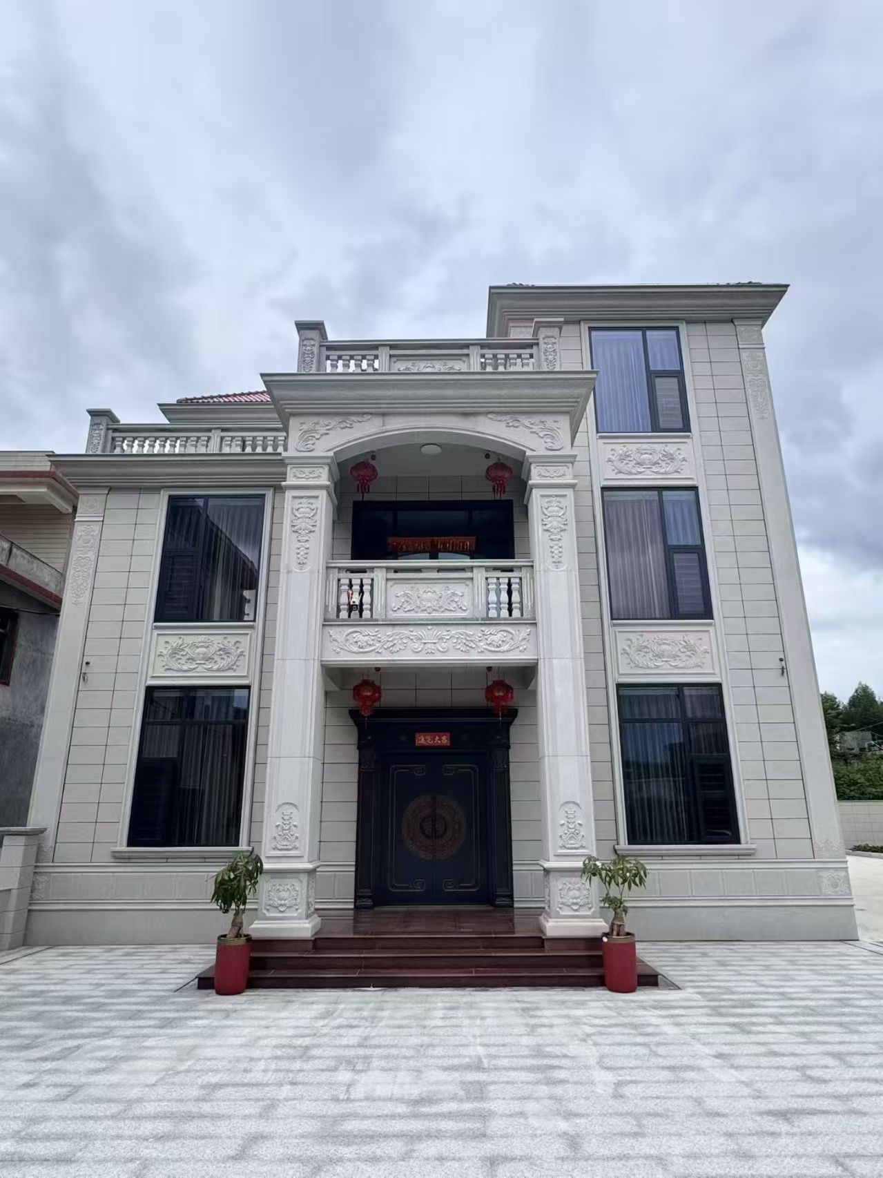 昆明 芝麻白石材别墅干挂案例展示