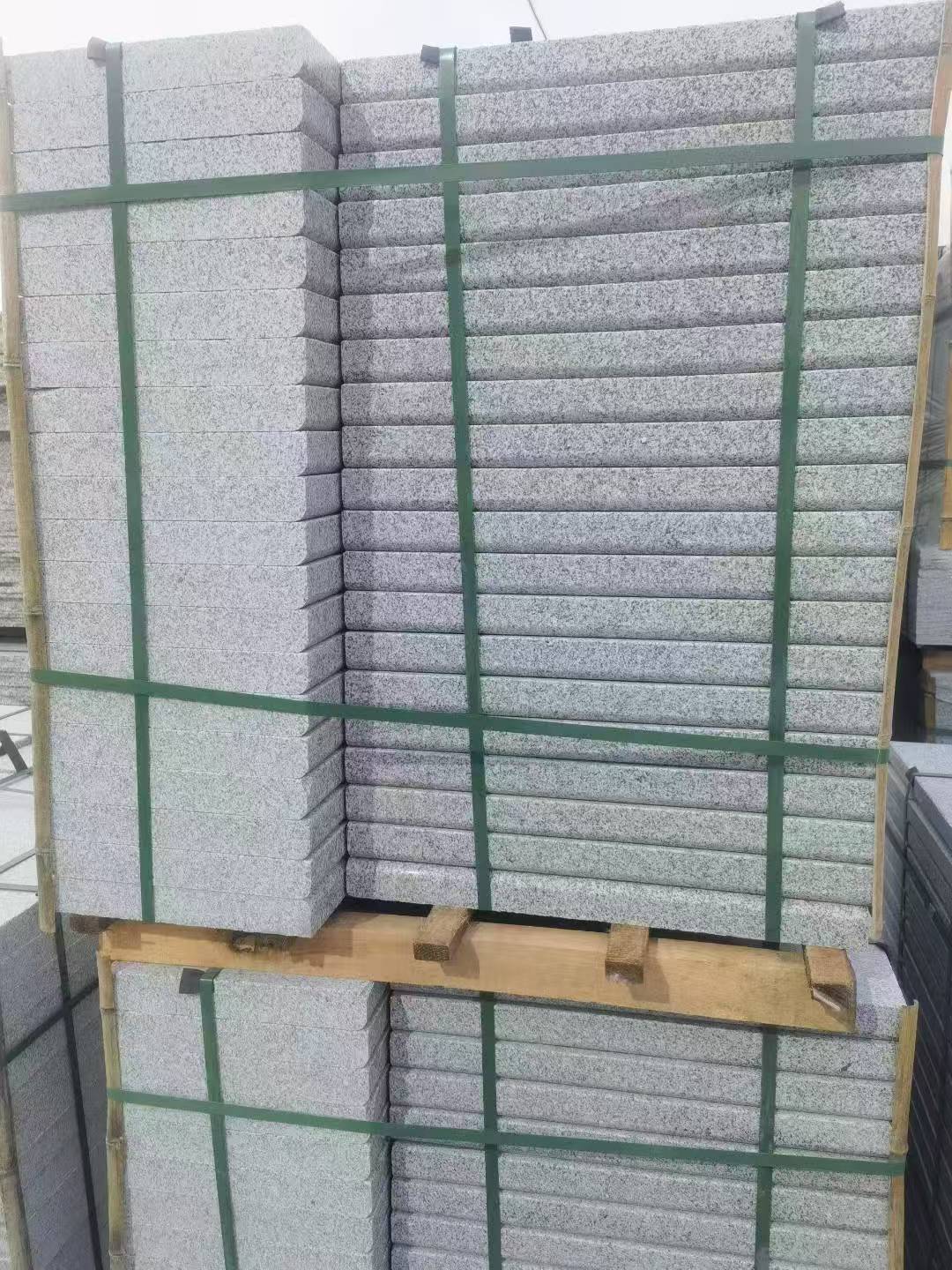 昆明 5公分芝麻白，倒斜角，室外楼梯踏步