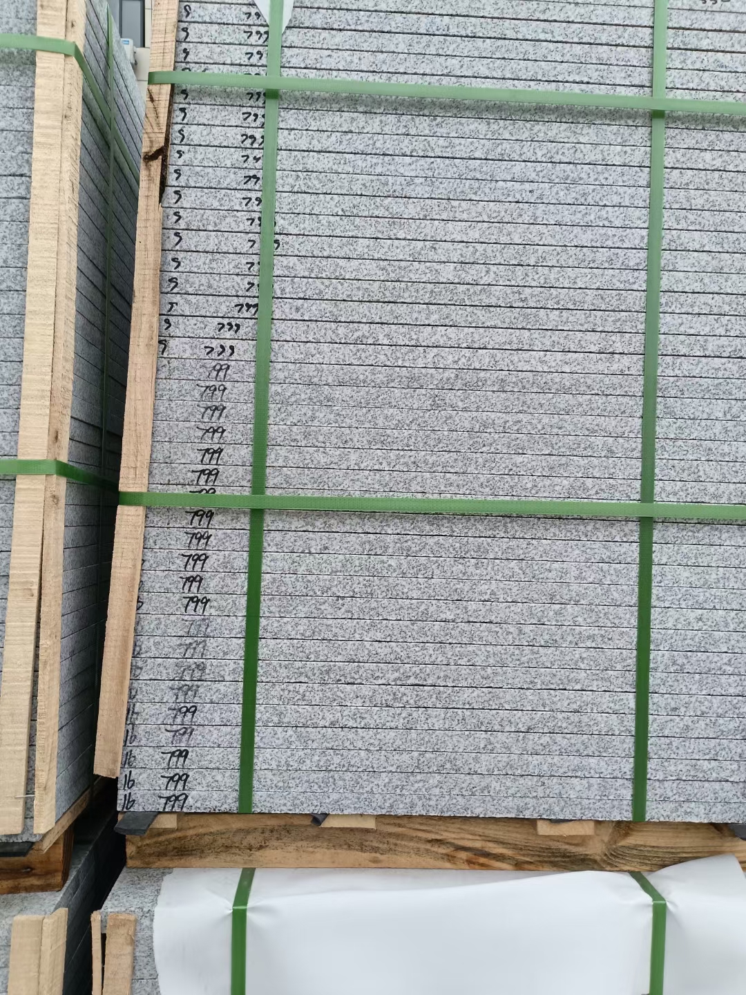 昆明 芝麻白石材地铺做法